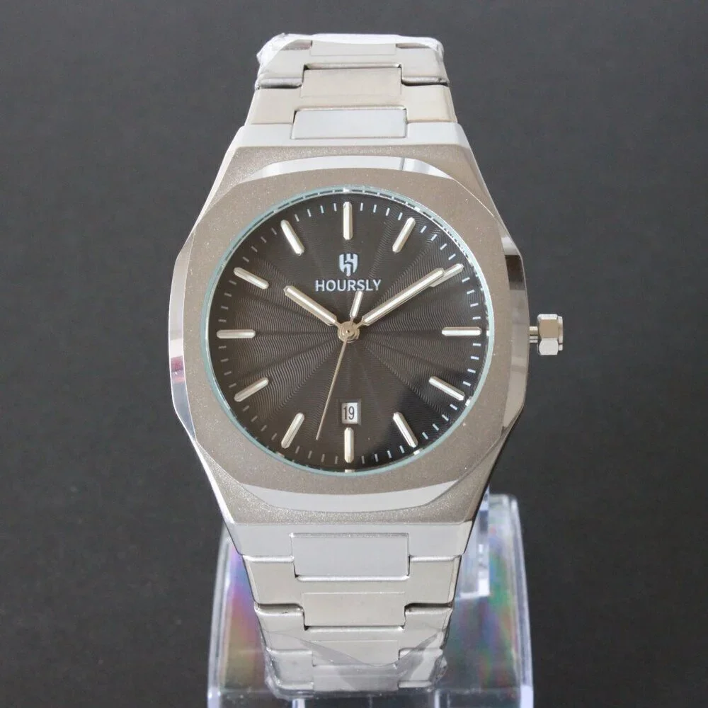 Men's Sports Watch Integrated Bracelet Black Dial 42mm